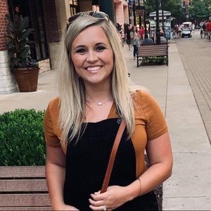 Meet your Posher, Adrienna